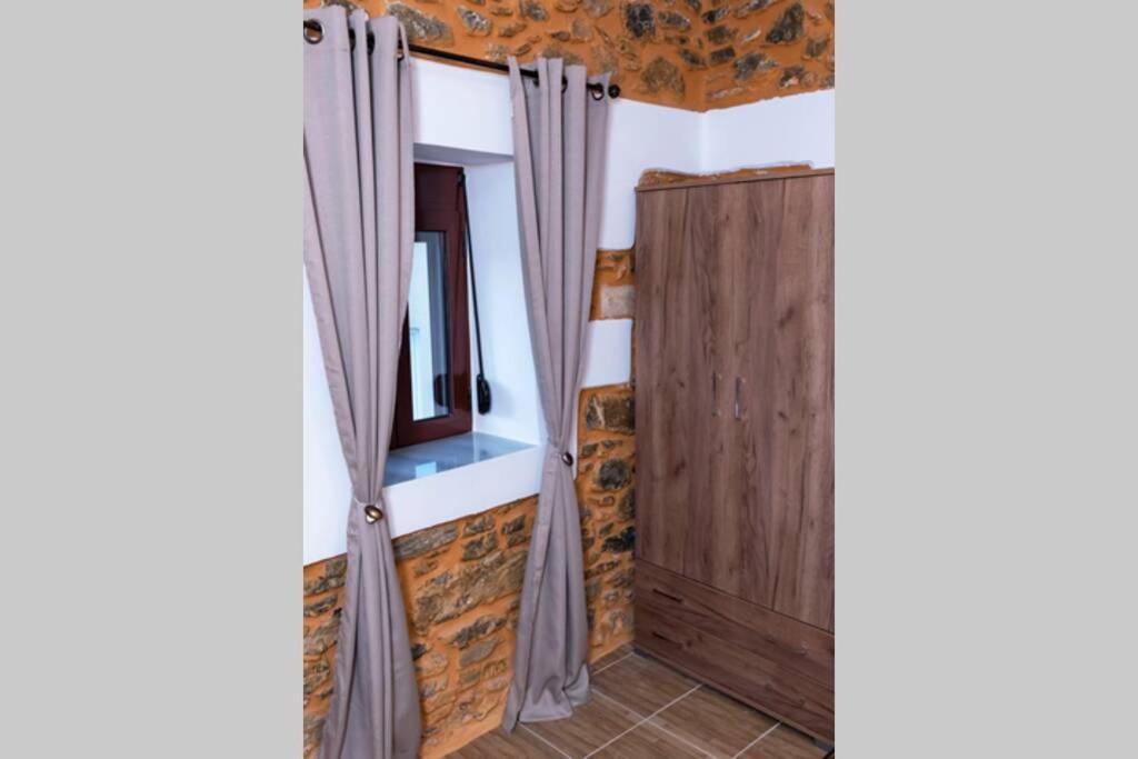 Paraspori Traditional Home With View Extérieur photo