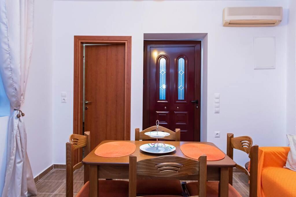 Paraspori Traditional Home With View Extérieur photo