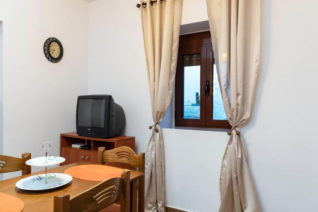Paraspori Traditional Home With View Extérieur photo