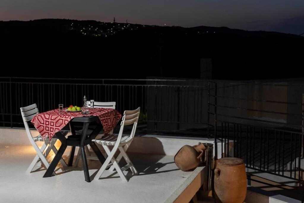 Paraspori Traditional Home With View Extérieur photo